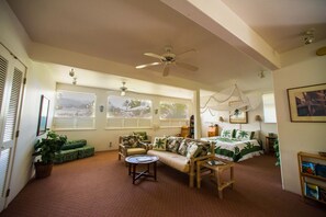 Smart TV, reproductor de DVD, libros y biblioteca musical 