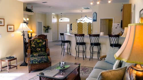 Private Heated Pool, Tropical Breezes from the Ocean, Only 10 Minutes to Beach!