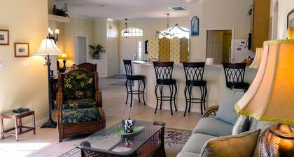 Private Heated Pool, Tropical Breezes from the Ocean, Only 10 Minutes to Beach!