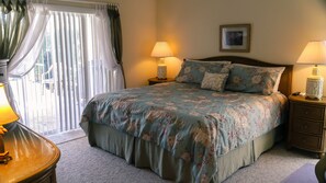 4 bedrooms, desk, iron/ironing board, travel crib - Private Heated Pool, Tropical Breezes from the Ocean, Only 10 Minutes to Beach! (Port St Lucie)
