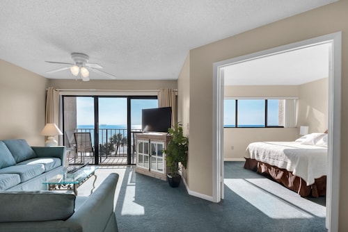 Irresistible! Promo rates!! 5 Star!! Early 1:30p check in!! Beach setup Mar-Oct!