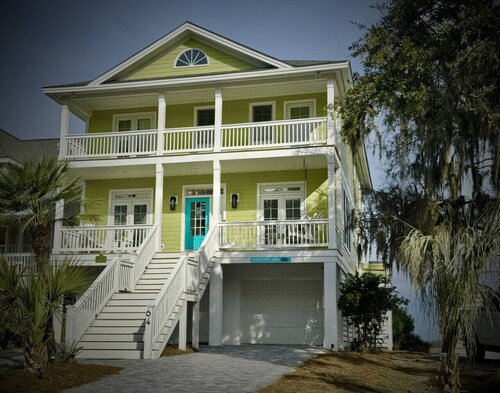 SAATAVILLA!-5BR / Hissi / 2 Masters / ADA / ILMAINEN GOLFKORI 4 uutta varausta