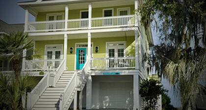 SAATAVILLA!-5BR / Hissi / 2 Masters / ADA / ILMAINEN GOLFKORI 4 uutta varausta