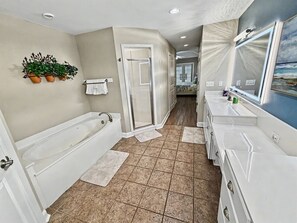 Combined shower/tub, jetted tub, eco-friendly toiletries, hair dryer