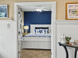 5 bedrooms, desk, iron/ironing board, travel crib