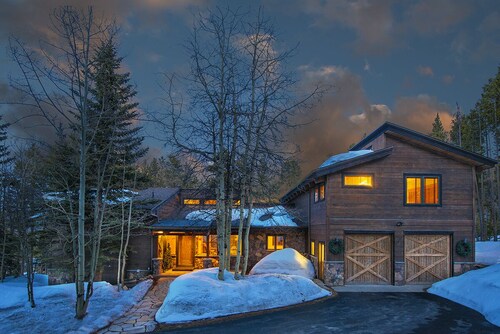 Ski In Ski Out! Great Layout/Views/HotTub/PoolTable/Grills/Amenity Filled/Epic!