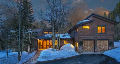 Ski In Ski Out! Great Layout/Views/HotTub/PoolTable/Grills/Amenity Filled/Epic!
