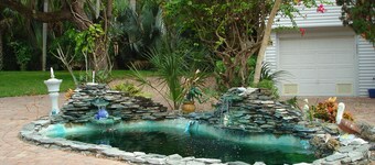 Treetops Riverfront Private Cottage w/Dock,wildlife,kayak,bike,pool,100+ reviews