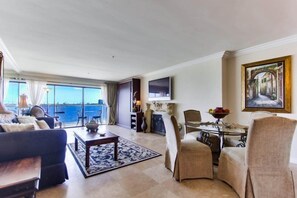 Smart TV, fireplace - Bayfront - Mission Bay on Sand Panoramic View -Upscale (San Diego)