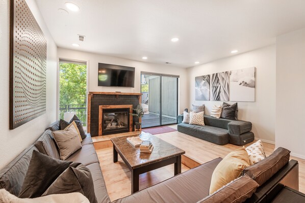 TV, fireplace - Location! Steps to Ski Slope and Old Town Main Street (Park City)