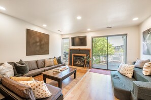 TV, fireplace - Location! Steps to Ski Slope and Old Town Main Street (Park City)