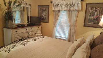 2 bedrooms, iron/ironing board, free WiFi, bed sheets