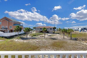 Property grounds - 100 Steps to the Gulf -Soaring Ceilings, Beams, Contemp, Free Lighthouse Passes (Saint George Island)