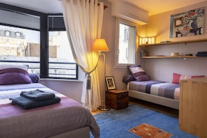 4 chambres, coffres-forts dans les chambres, fer et planche à repasser