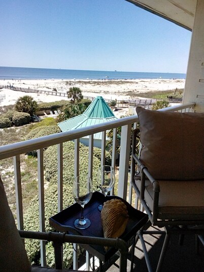 DIRECT BEACH OCEAN FRONT Amazing Views!
Lovely condo⛱️🏖️🏝️