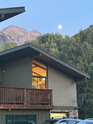 Rob Story Ski Lodge

Large chalet on Sunny Side of Telluride.