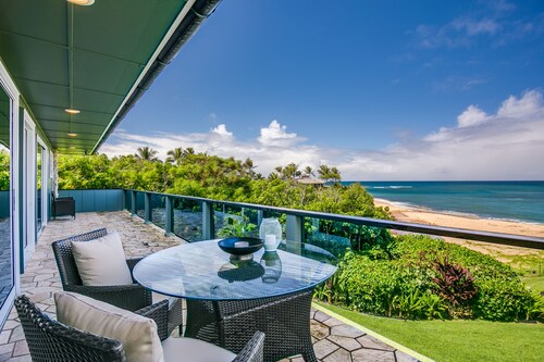 Hale Pono- Oceanfront, private, gated, great views, AC, large property 