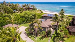 A residential area with houses, a beach, and palm trees. - Hale Pono- Oceanfront, private, gated, great views, AC, large property  (Haleiwa)