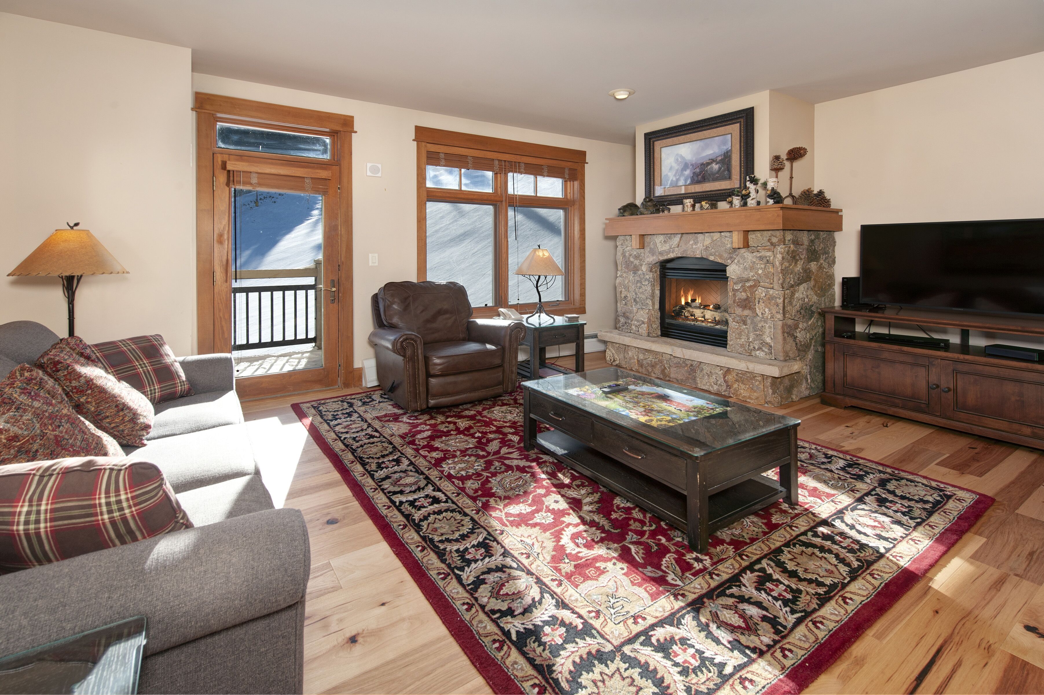 Ski-In/Ski-Out 2BR/3BA Condo with Mountain Views!