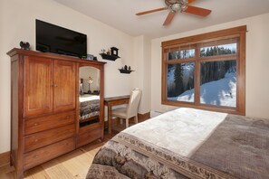 3 habitaciones, escritorio, tabla de planchar con plancha y wifi gratis 