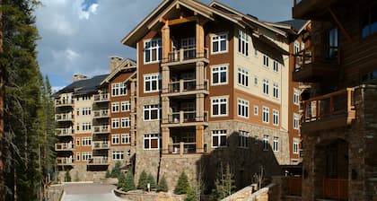Ski-In/Ski-Out 2BR/3BA Condo with Mountain Views!