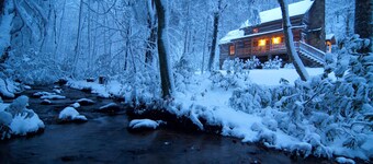 Sleepy Creek-Antique Log Cabin/4 Acre/Bold Stream/Near Boone and BR Pkwy/Firepit