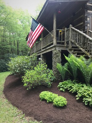 Property grounds - Sleepy Creek-Antique Log Cabin/4 Acre/Bold Stream/Near Boone and BR Pkwy/Firepit (Fleetwood)
