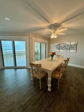 Dining - Spacious Oceanfront Condo in Palmetto Dunes, Unobstructed Ocean Views  (Hilton Head Island)