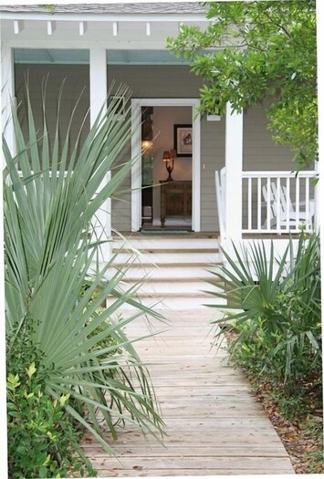 Welcome to Rum Runner! View from Wash Woods Way to Front Entrance.