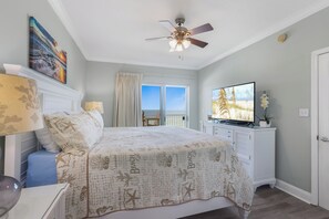 2 quartos, ferros/tábuas de passar roupa, berço de viagem