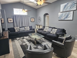 Smart TV, DVD player, stereo - 5 BR/4 BA Home Newly Remodeled in  2023 (Kissimmee)