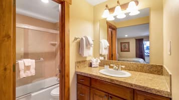Combined shower/tub, jetted tub, hair dryer, towels