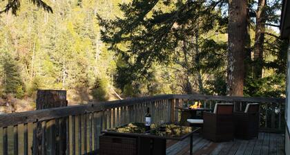 Private Riverfront Home with deck on the Beautiful Smith River - North Coast, Ca