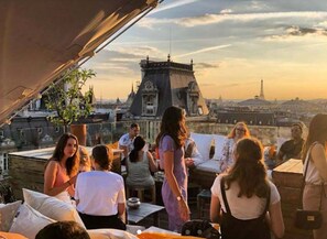 Outdoor dining - LE MARAIS NOTRE DAME - Beautiful Two Bedrooms (Paris)