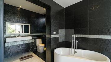 3-Bedroom Private Pool Villa | Bathroom | Separate tub and shower, deep soaking tub, towels