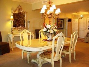Dining - Myrtle Beach Oceanfront Luxury Condo! (Myrtle Beach)