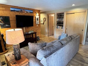 Smart TV, fireplace, DVD player, table football