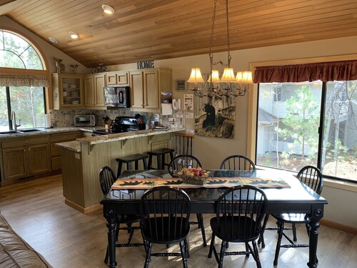 Kaunis Mtn Decor 3bdr 3. 5 kylpy Perhe RM WIFI 8 Unlimited SHARC syötöt