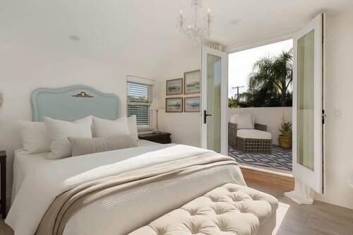 Affordable Beach Penthouse — 2 blocks to Beach and Funk Zone
