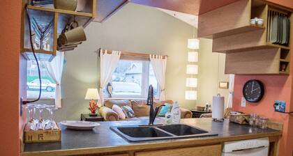 Viehättävä kolmen makuuhuoneen koti rauhallisella kadulla kaupungissa