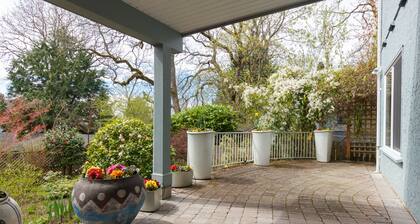 Victoria, ~BC~ - Fully Furnished-Self Contained Garden Suite