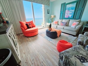 Smart TV, DVD player, ping pong, stereo