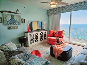 Smart TV, DVD player, ping pong, stereo