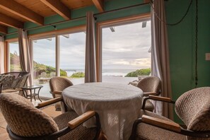 Dining - Oceanfront ~ Newport Whale Watch ~ Single Story Home ~ W/Hot Tub! (Newport)