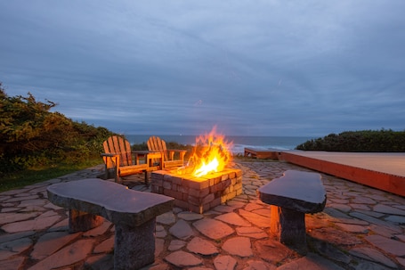 Terrace/patio. Oceanfront ~ Newport Whale Watch ~ Single Story Home ~ W/Hot Tub!
