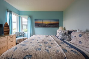 4 bedrooms, iron/ironing board, free WiFi, bed sheets - Oceanfront ~ Newport Whale Watch ~ Single Story Home ~ W/Hot Tub! (Newport)