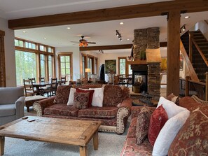 Smart TV, fireplace, DVD player, books - Ski in&out. Your Epic Luxury Lodge on Pk 8. A Colorado Favorite for over 30 Yrs! (Breckenridge)