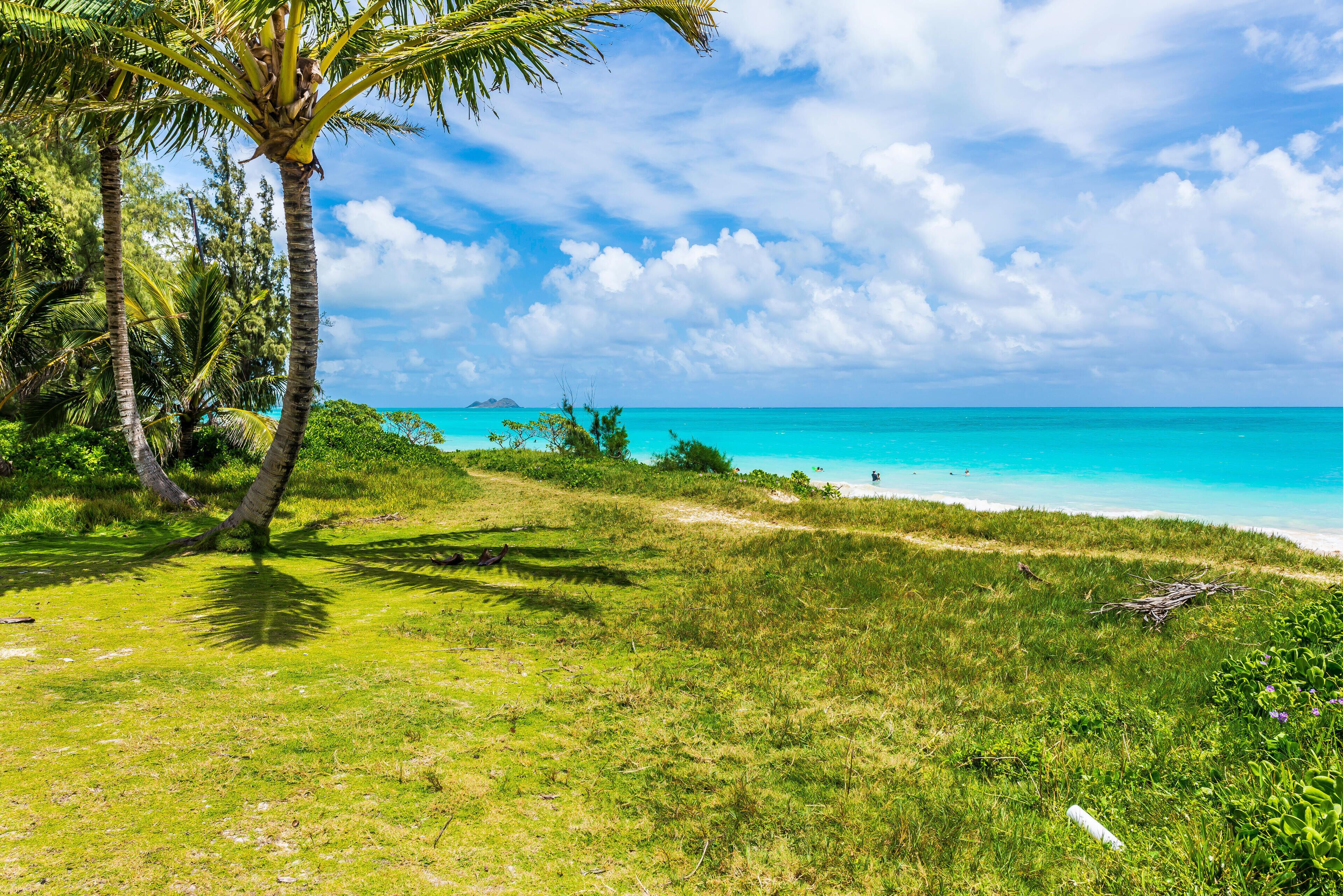 Island Beach Cottage with a deck !! Gated, Air Conditioning,steps to beach