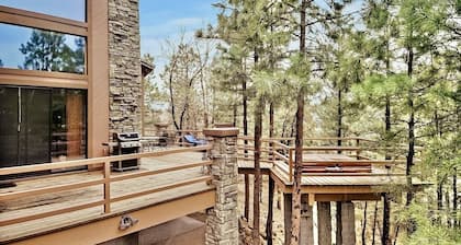 Timberloft Luxury Lodge, HOT TUB , GOLF COURSE views, secluded & private