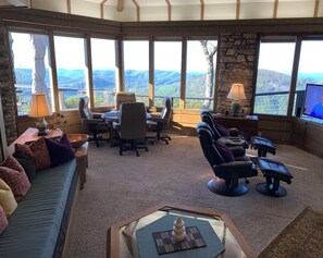 Smart TV, fireplace, DVD player, books - Spectacular Panoramic Views from 4850 Ft., Best View/Most Unique Home in Area! (Highlands)
